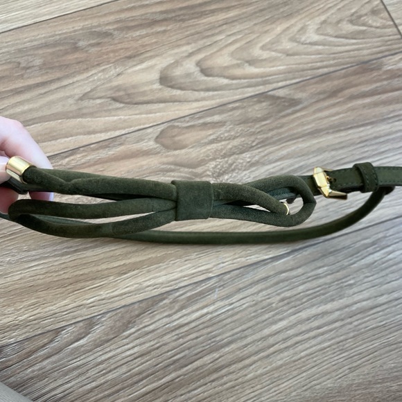 NWT Burberry Green Suede adjustable belt with Gold hardware. Comes with box - Picture 6 of 12